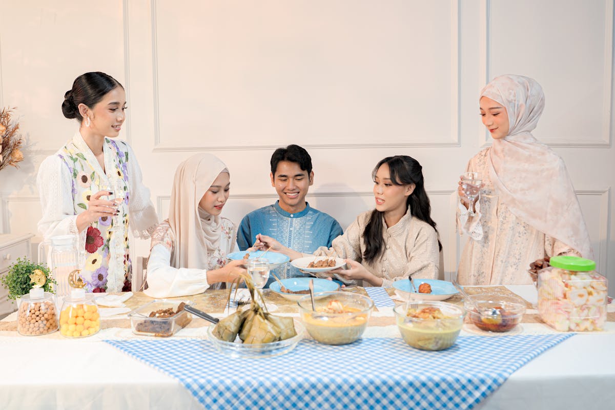 Boost Your Clinic Sales This Raya Season With WhatsApp Blasting