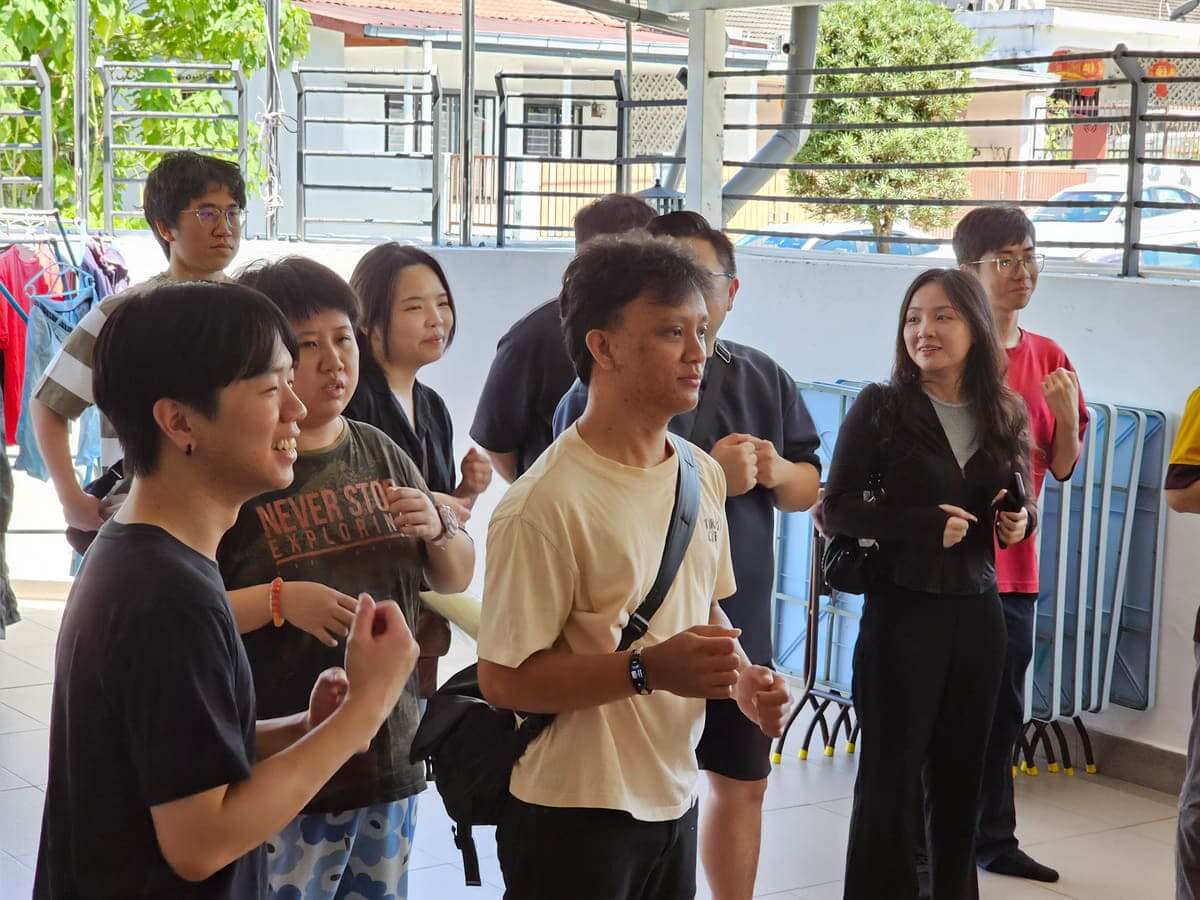 MedicalMet colleagues clapping and singing along during the CSR charity visit at the PKKII Insan home in Happy Garden, Kuala Lumpur