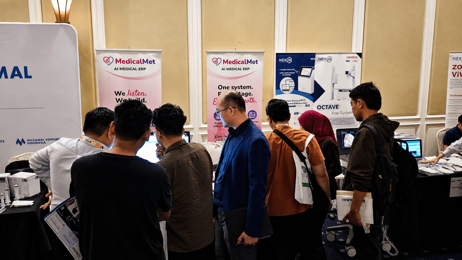 Doctors gathered at the MedicalMet AI Medical ERP booth during the UniKlinik Group Incubator Program 2026 at Hotel Royale Chulan Damansara — MedicalMet