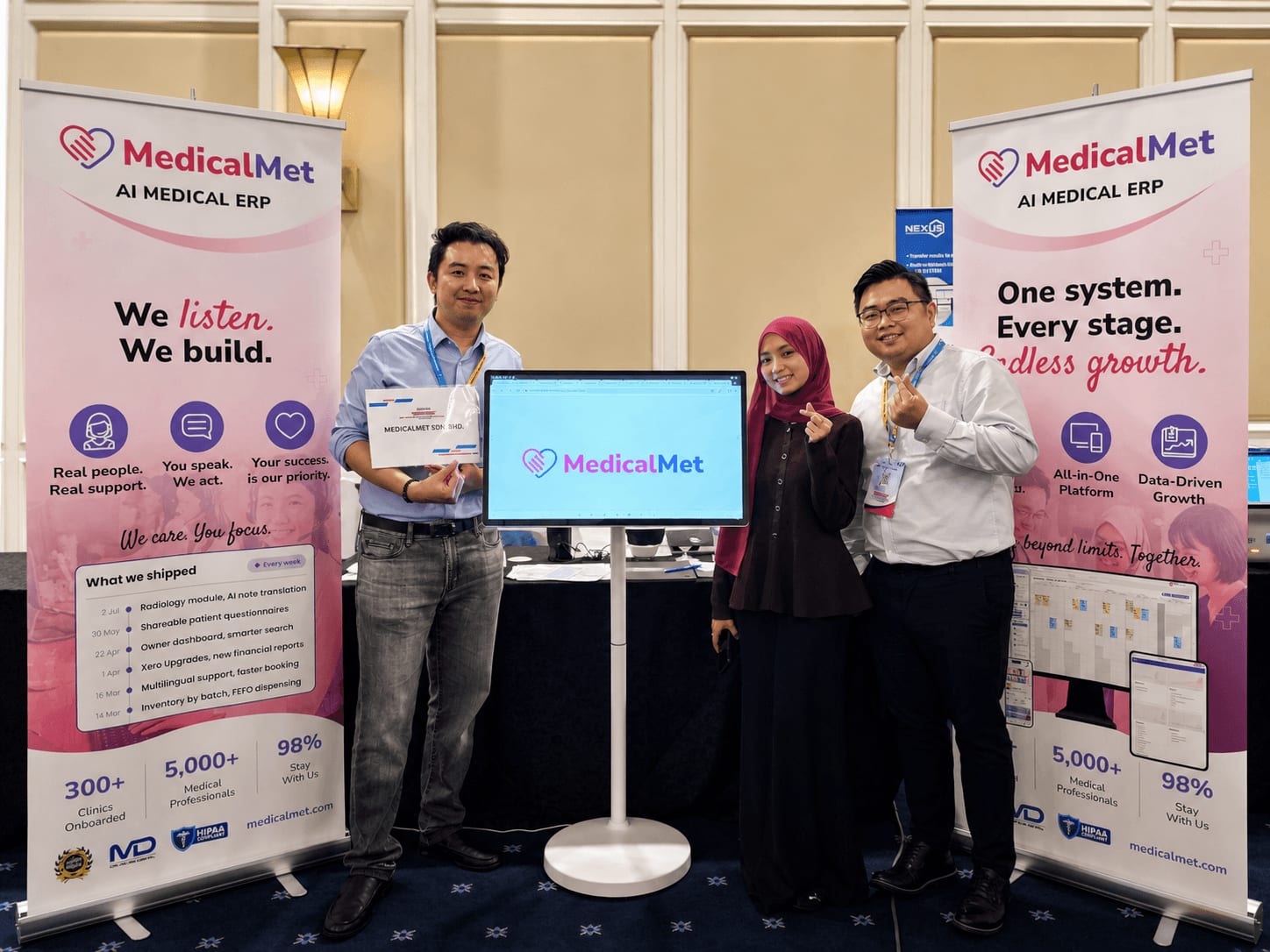 MedicalMet team with their certificate of appreciation at the UniKlinik Incubator 2026 booth in Hotel Royale Chulan Damansara — MedicalMet