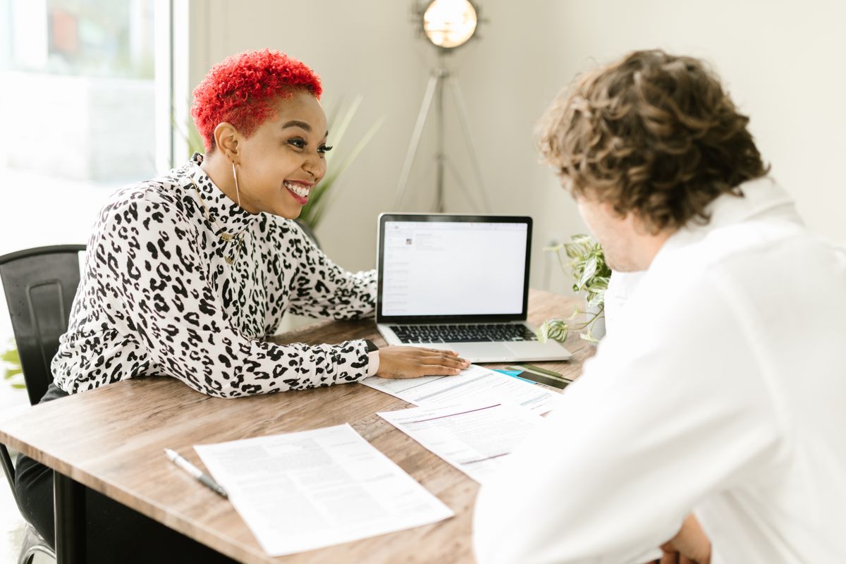 Account manager meeting a clinic client — careers at MedicalMet