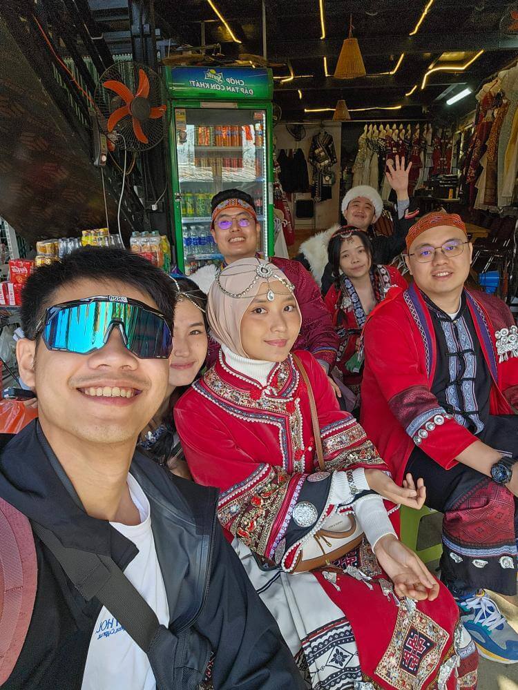 MedicalMet team at the local market in Sapa, Vietnam